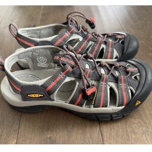 KEEN Women’s Newport H2 Size 7 Gray Hiking Sandals